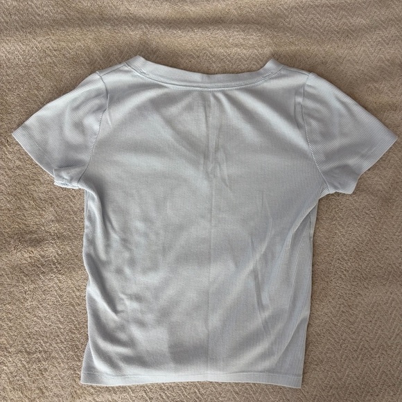 Hollister Women's Light Blue V-Neck Ribbed Tee - Picture 2 of 3